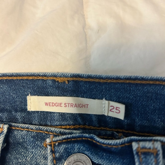 Levi's Wedgie Straight Jeans - Picture 2 of 5